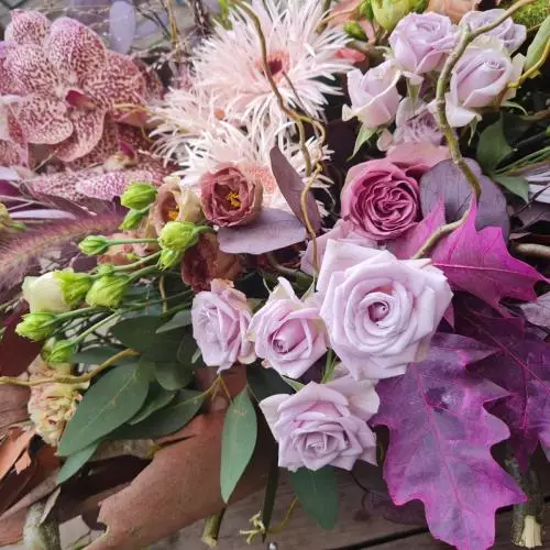 Bouquet structuré "camaïeu rose/bois"