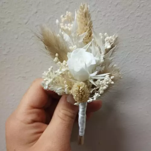 Boutonnière en fleurs stabilisées
