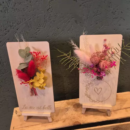 Fleurs séchées sur chevalet