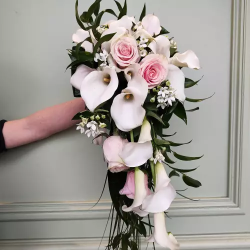 Bouquet de mariée en chute